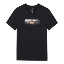 Load image into Gallery viewer, Fashionable men&#39;s t-shirt with print